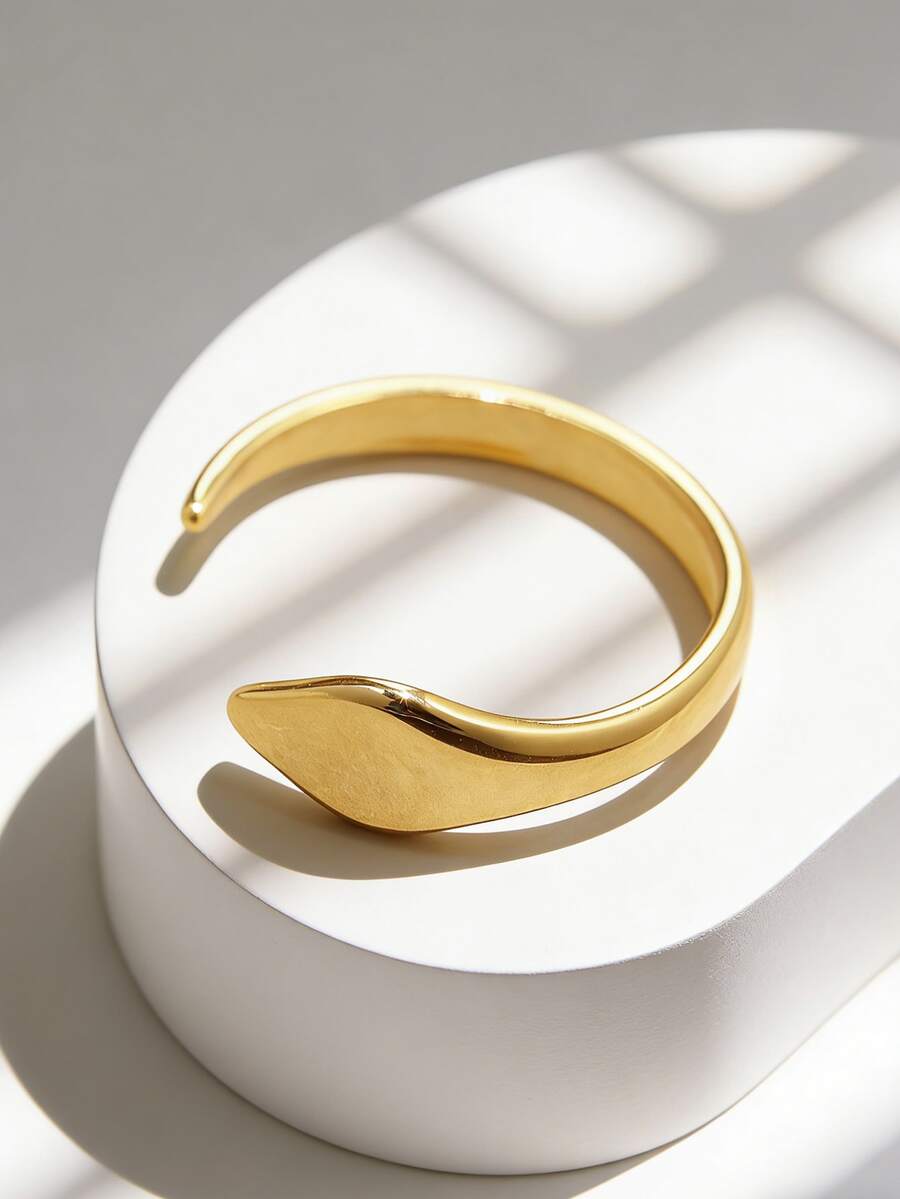 Charm-In 简约几何平顶手镯戒指 | 18K镀金铜 | 可叠戴极简戒指 | 新娘及日常礼物 - 金色 - 查看 1