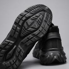 Zapatillas deportivas de color negro para hombre, tenis para hombre, tenis de hombre, confeccionadas con tejido de malla transpirable. Un modelo ligero y cómodo, ideal para el gimnasio y para caminar a diario, con cordones resistentes y suela antideslizante. - Negro - Ver 9