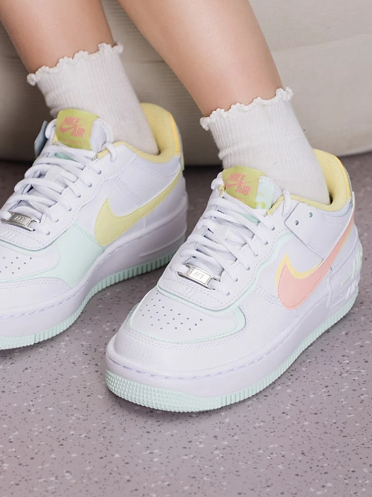 Giày thể thao cổ thấp Nike đa năng, thoải mái và bền bỉ. - Trắng và xanh lá cây - Xem 1