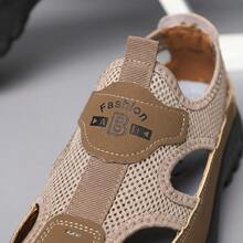 Sandalias para hombre casuales de punta cerrada fabricadas con malla transpirable y suela de goma resistente, calzado de playa hombre cómodo con diseño hueco y ligero de secado rápido, chanclas para hombre antideslizantes con amortiguación suave, zapatos de verano de estilo deportivo moderno y elegante, sandalias de hombre de alta calidad para exteriores y senderismo. - Marrón - Ver 7