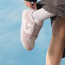 Giày thể thao Nike Dunk bằng da tổng hợp, cổ thấp, thoải mái, nhẹ và êm ái, màu trắng/hồng dành cho nữ. - Bột trắng - Xem 2