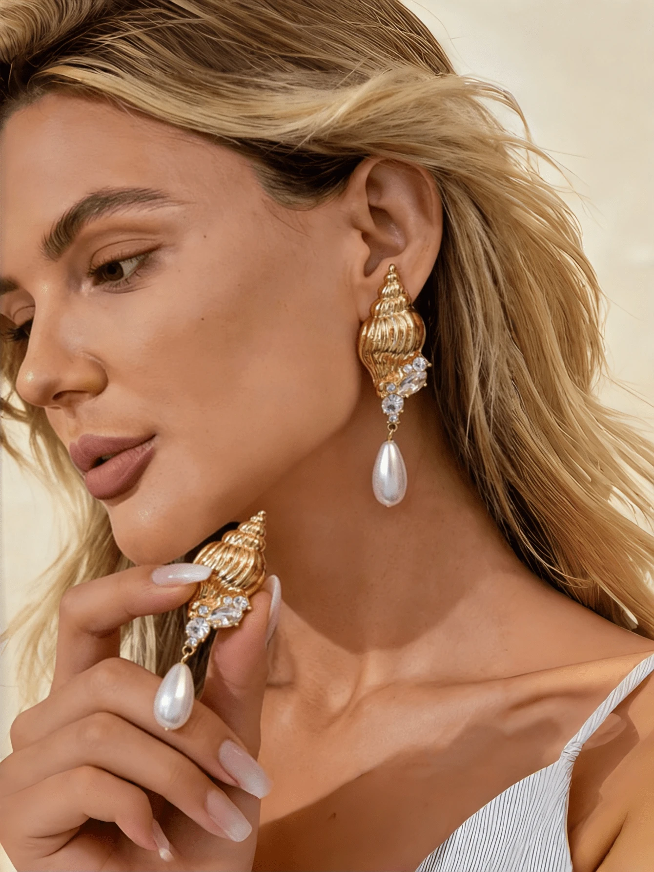 1 par de pendientes con forma de concha de mar de metal decorados con rhinestones, pendientes con diseño de concha de mar decorados con perlas de gota, adecuados para que las mujeres los usen en vacaciones en la playa u ocasiones de fiesta - Multicolor - Ver 1