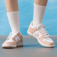 Giày thể thao thường ngày Nike thoải mái, đa năng, cổ thấp và bền bỉ. - Kaki/trắng - Xem 3