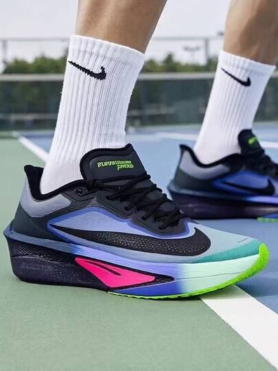  Giày chạy bộ Nike Zoom Fly 6 GLAM thoải mái và êm ái, hỗ trợ tốt, dành cho nam giới.