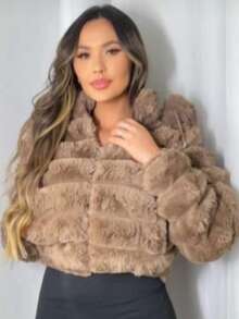 Women's Premium Plush Winter Jacket With Hood, Super Soft And Warm Short Coat, Modern And Comfortable Design, Front Zipper Closure, Ideal For Cold Days, Elegant And Cozy Look, High-Quality Plush Finish, Casual Chic Style For Autumn And Winter, Women's Plush Coat With A Soft Touch, Perfect To Combine With Jeans, Pants, Boots Or Urban Looks, Winter Jacket With Adjustable Hood, Versatile Piece For Everyday Use, Outings, Trips And Cold Nights, Sophisticated Design That Combines Comfort And Style, Women's Winter Coat With Warm Lining, Modern And Elegant Look, Women's Winter Clothing With Soft And Voluminous Plush, Stylish Short Winter Jacket, Ideal For Those Seeking Comfort, Protection Against The Cold And A Striking Look, Luxurious Plush Women's Coat, Perfect For Creating Charming And Comfortable Outfits On Warm Days Low-Cut, Women's Winter Jacket With Hood, Soft Faux Fur. - 鏽棕色 - 查看 1