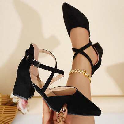 2025春季新款宽楦时尚女凉鞋，黑色交叉绑带粗跟高跟鞋，适合约会和通勤，绒面革尖头设计，显瘦拉长腿型，穿着舒适。