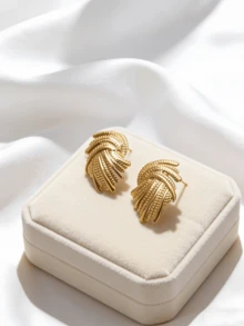 Bông tai mạ vàng 18K dày dặn, họa tiết hình học độc đáo dành cho nữ, chất liệu thép không gỉ, không gây dị ứng, phù hợp cho trang phục thường ngày và các bữa tiệc. - Vàng - Xem 4