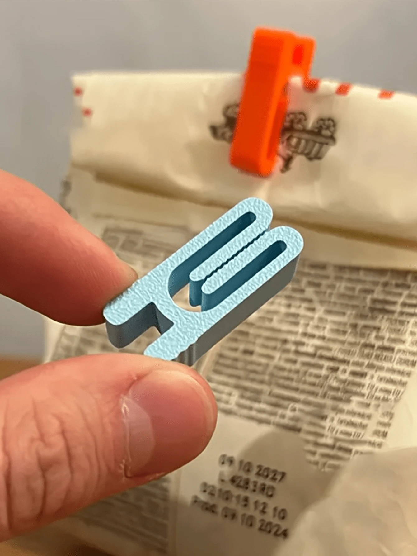 轻便耐用的食品袋封口夹，可重复使用的塑料封口夹，适用于薯片、面包、零食、宠物食品等，实用的厨房工具。 - 均碼 - 查看 1