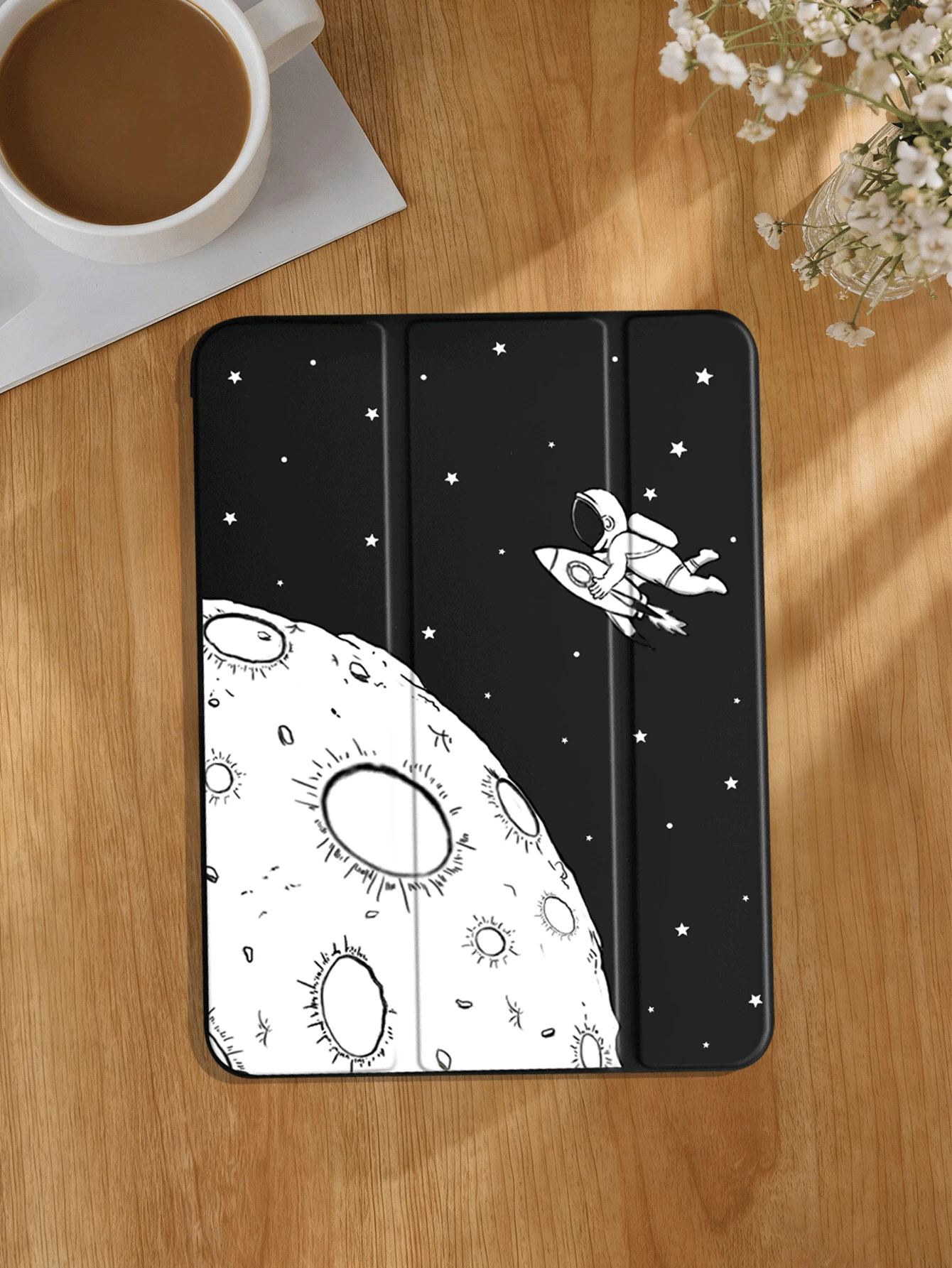 10.2", Pro 11", 2021/2020/10th Gen, Mini 4/5/6, Galaxy Tab A8 10.5" 2022 Universal Astronaut & Star Pattern Tablet Protective Case With Pencil Slot, Shockproof Stand Design - Black - View 1