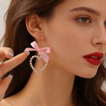 2 piezas Pendientes con lazo y corazón de perlas falsas, regalo de Día de San Valentín de moda para mujeres, joyería elegante para damas distinguidas, adecuado para fiesta, boda y uso diario - Pendientes lazo corazón - Ver 2