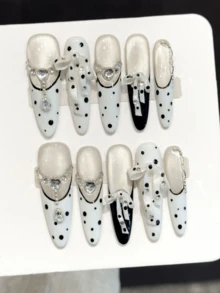 10片手工高跟鞋美甲贴纸，适合派对和日常佩戴，“蝴蝶结爱心”黑白波点缎带法式芭蕾舞蝴蝶结，易于佩戴。10片Y2K风格手工美甲贴纸，适合女孩和女士在节日、派对和日常佩戴，也是情人节和母亲节的理想礼物。 - 黑與白 - 查看 9