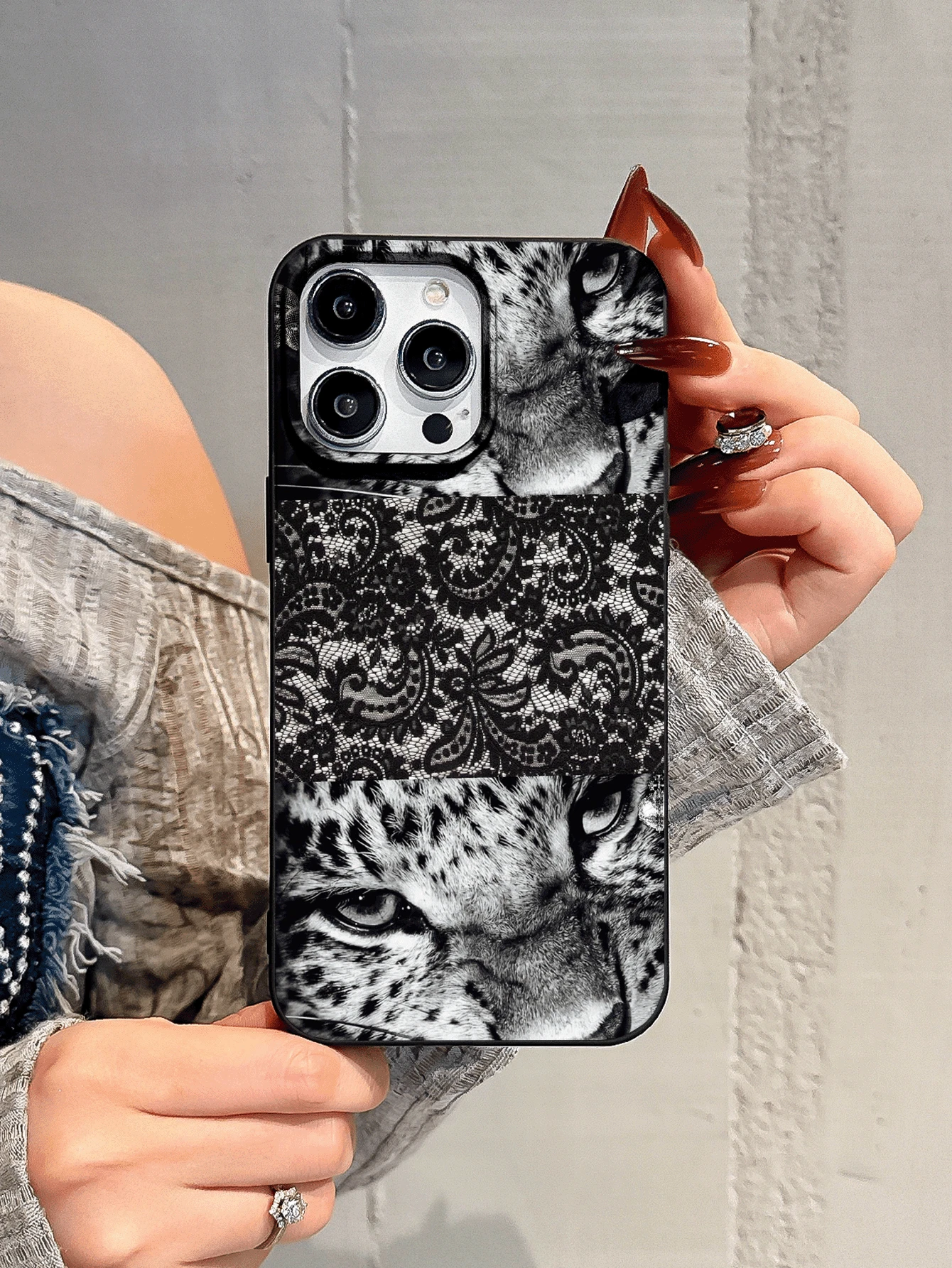 性感蕾丝豹纹防摔手机壳，兼容 17 Pro Max、14 Pro、16 Pro Max、15、14、13、12、11 Pro Max、XS Max、X、XR、15 Plus、Mini等机型，男女皆宜的时尚手机保护套 - 黑色 - 查看 1