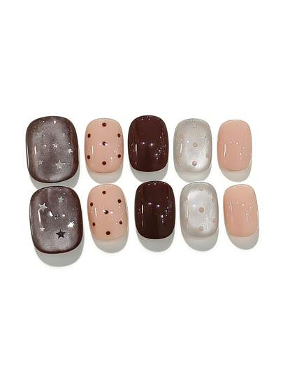 10cps Sản phẩm sở hữu bảng màu ấm áp với các tông nâu đậm, hồng nude và bạc lấp lánh, kết hợp cùng họa tiết ngôi sao tinh tế và chấm bi vui tươi, toát lên vẻ ấm cúng và hoài cổ. Lớp phủ bóng và sự chuyển màu nhẹ nhàng tạo nên kết cấu mềm mại và gần gũi với thiên nhiên. Phong cách quyến rũ này hoàn hảo để thêm chút ấm áp mùa thu vào bất kỳ trang phục nào, phù hợp cho những buổi đi chơi hàng ngày, những buổi tụ họp thân mật và các sự kiện theo chủ đề mùa thu.