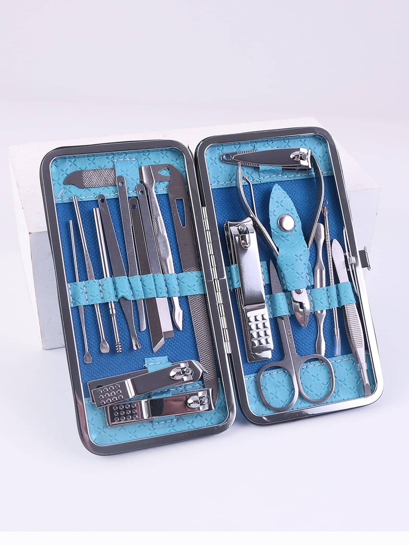 Bộ dụng cụ làm móng 19 món màu xanh dương, gồm kìm cắt móng, kéo cắt móng và dũa móng bằng thép không gỉ. - Màu xanh lam - Xem 1