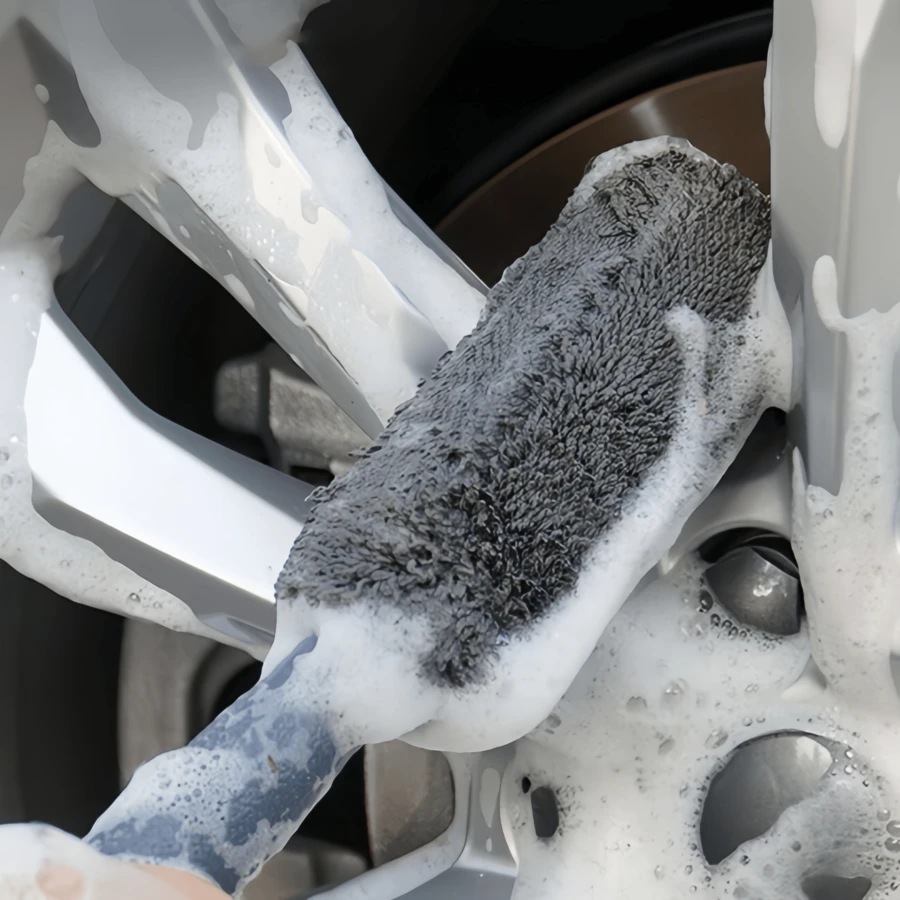 1 buc Perie de curățare auto gri, Perie de praf pentru detalii interioare cu fibră super fină, Perie pentru jante, Accesoriu multifuncțional de spălare și detaliere pentru mașini și motociclete, Fibră fină moale, Potrivită pentru ștergerea prafului în detalii, Jante/Interior/Motocicletă Scenarii multiple - 1 perie gri de curățare auto - Vizualizare 1