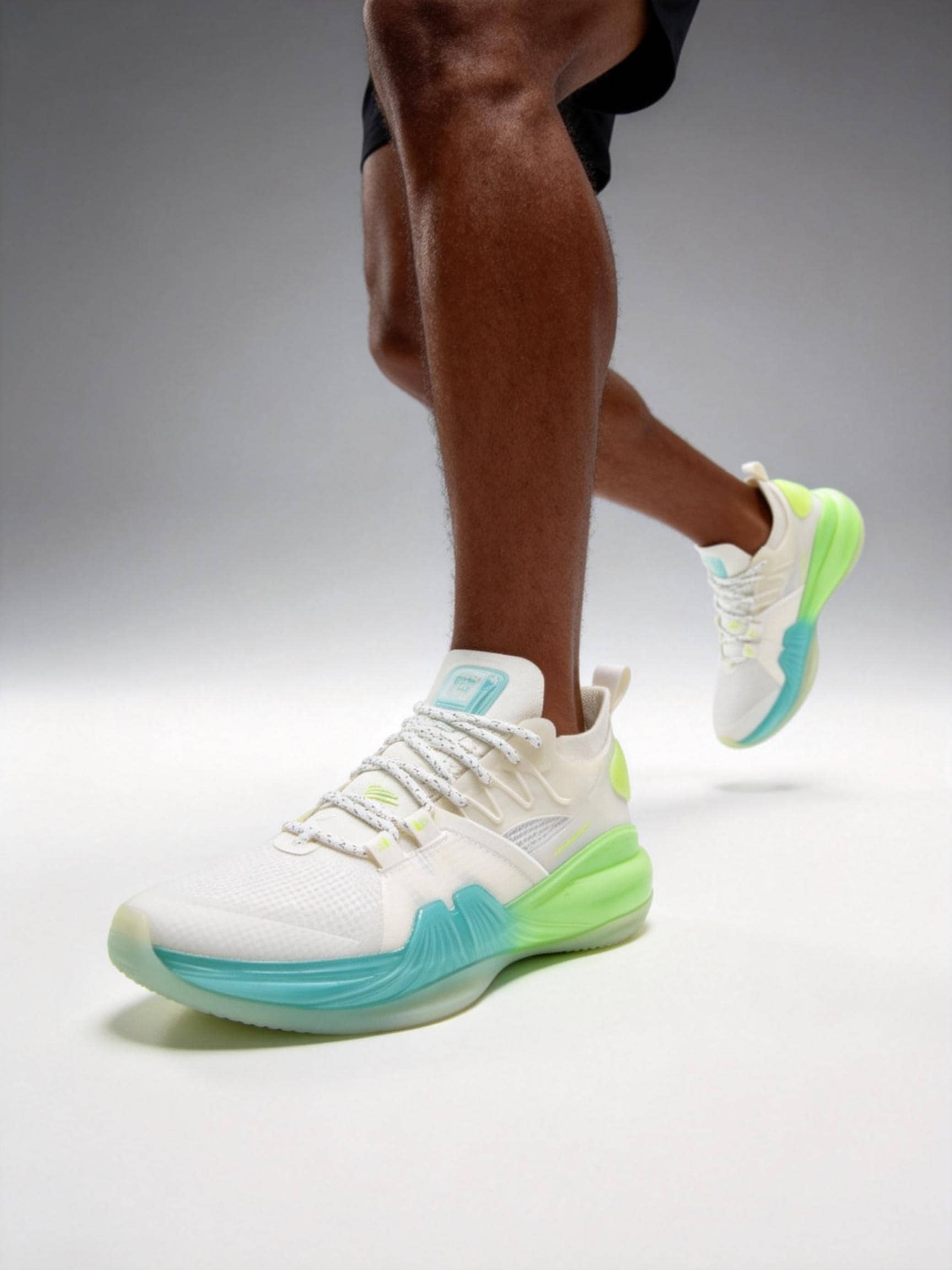 XTEP JLIN2-SE Men's Basketball Shoes, Court Training Sneakers, 877219120027 - Sail White/Ghost Green - View 1