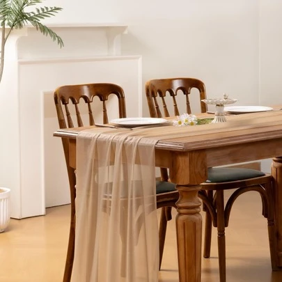 1件优雅婚礼拱门帷幔，深香槟色薄纱面料，质地柔软，抗皱，100%涤纶长方形桌布，适用于婚礼、生日和家庭派对装饰