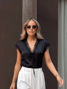 1件女士纯色甜美哥特风黑色缎面蕾丝拼接V领系带宽松飘逸上衣，适合度假、约会、办公、日常穿着，四季皆宜。 - 黑色 - 查看 4