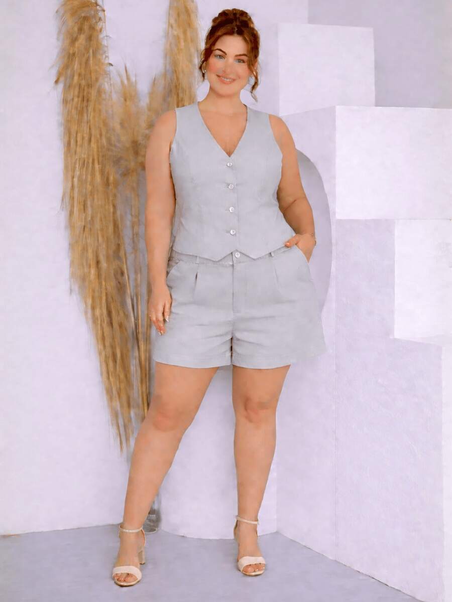 Conjunto Plus Size Feminino Elegante Alfaiataria Short e Colete - Colete com Quatro Botões Social Diário - Cinza Claro - Visão 1