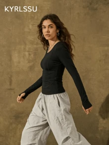 ZULIZ KYRLSSU 女款黑色圆领修身长袖运动上衣，瑜伽运动拇指孔T恤 - 黑色 - 查看 3