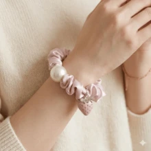 1件草莓慕斯粉色缎面褶皱弹力发圈，马尾辫发带，春夏发饰 - 彩色 - 查看 3