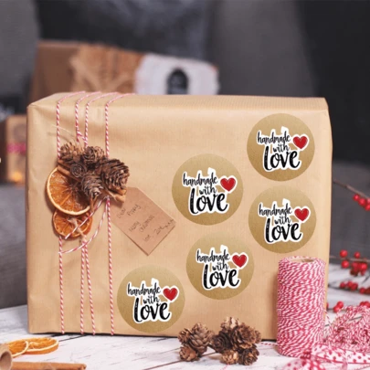 JOERBABU the little kangaroo Bobbie 500pcs/Roll Handmade Heart Shaped Labels, Ideal For Small Gifts. Easter. DIY Stickers. Happy Mother's Day, Suitable For Handmade Gift Decoration, Dessert Decoration, And Kitchen Supplies Decorative Stickers