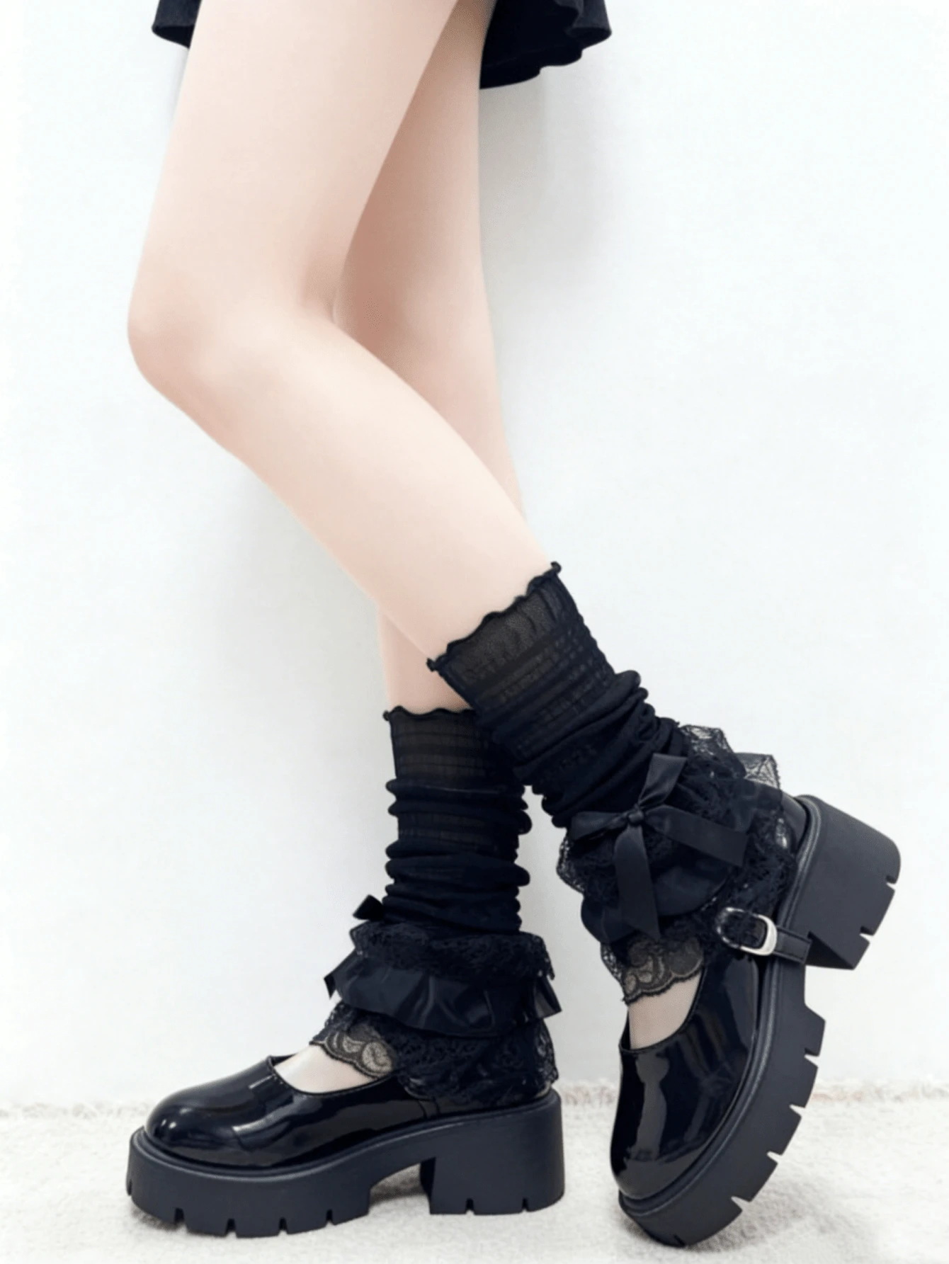 1 Pair White/Black Lace Trim Bow Lolita Style Sweet Ruffle Leg Warmers - Multicolor - View 1