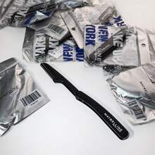 Maybelline 180 Degree Foldable Precision Blade Eyebrow Razor With Protective Cover - Black - View 3