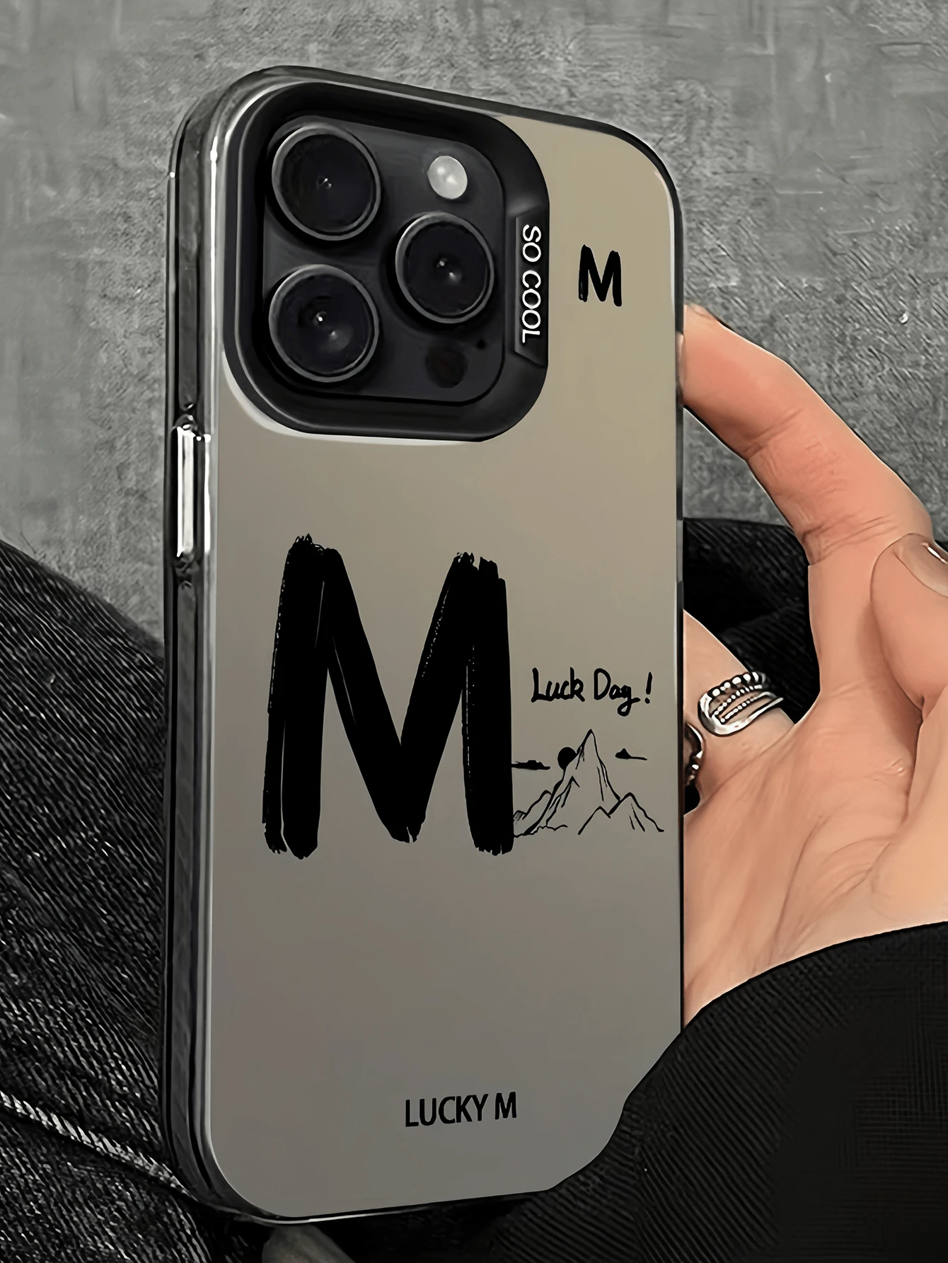 1个黑色山峰字母M极简个性化TPU防震全包手机壳，兼容 17、16、15、14、13、12、11 Pro Max、Air等系列，国际版，非国内版 - 彩色 - 查看 1