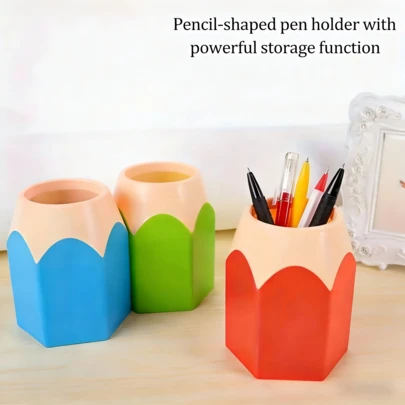可爱铅笔造型笔筒，三种颜色可选，方便分类收纳和携带，适合学生、绘画爱好者和上班族作为卡通文具架，也是办公桌、教室和家庭办公室的装饰性桌面收纳架。