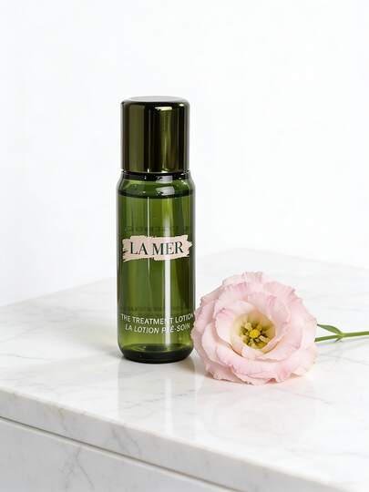 La Mer 30ml Travel Size Repairing Essence. Repairs, Fades Acne Scars, Hydrates, Nourishes, Moisturizes.