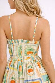 Women's Printed Dress With Thin Criss-Cross Straps At The Front, A Cutout At The Waist, And A Flared Midi Skirt – Romantic Dress With A Chic, Feminine Look And French Inspiration, Ideal For Dates, Parties, Travel, And Elegant Everyday Wear - 杏色 - 查看 6