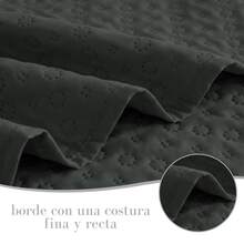 Juego de colcha boutí lisa, disponible en sets de 2 o 3 piezas con funda(s) de almohada incluida(s). Disponible en 5 colores lisos y en medidas para camas de 90, 105, 135, 150 y 180 cm. - Gris Oscuro - Ver 6