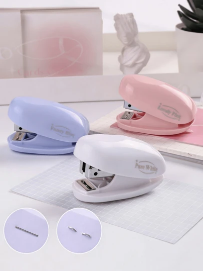 Mini grapadora linda 3 en 1, adecuada para oficina y estudio, portátil para encuadernar documentos, exámenes, etc. Grapadora multifunción de dibujos animados con grapas, juego de grapadora de papelería pequeña, esencial para la temporada de regreso a clases
