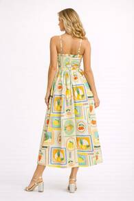 Women's Printed Dress With Thin Criss-Cross Straps At The Front, A Cutout At The Waist, And A Flared Midi Skirt – Romantic Dress With A Chic, Feminine Look And French Inspiration, Ideal For Dates, Parties, Travel, And Elegant Everyday Wear - 杏色 - 查看 5
