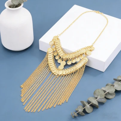 1 chiếc khăn che mặt họa tiết chân dung chạm khắc vàng, thiết kế tua rua, thích hợp tham dự dạ hội, tiệc tùng, phụ kiện bắt mắt cho việc tạo kiểu chụp ảnh.