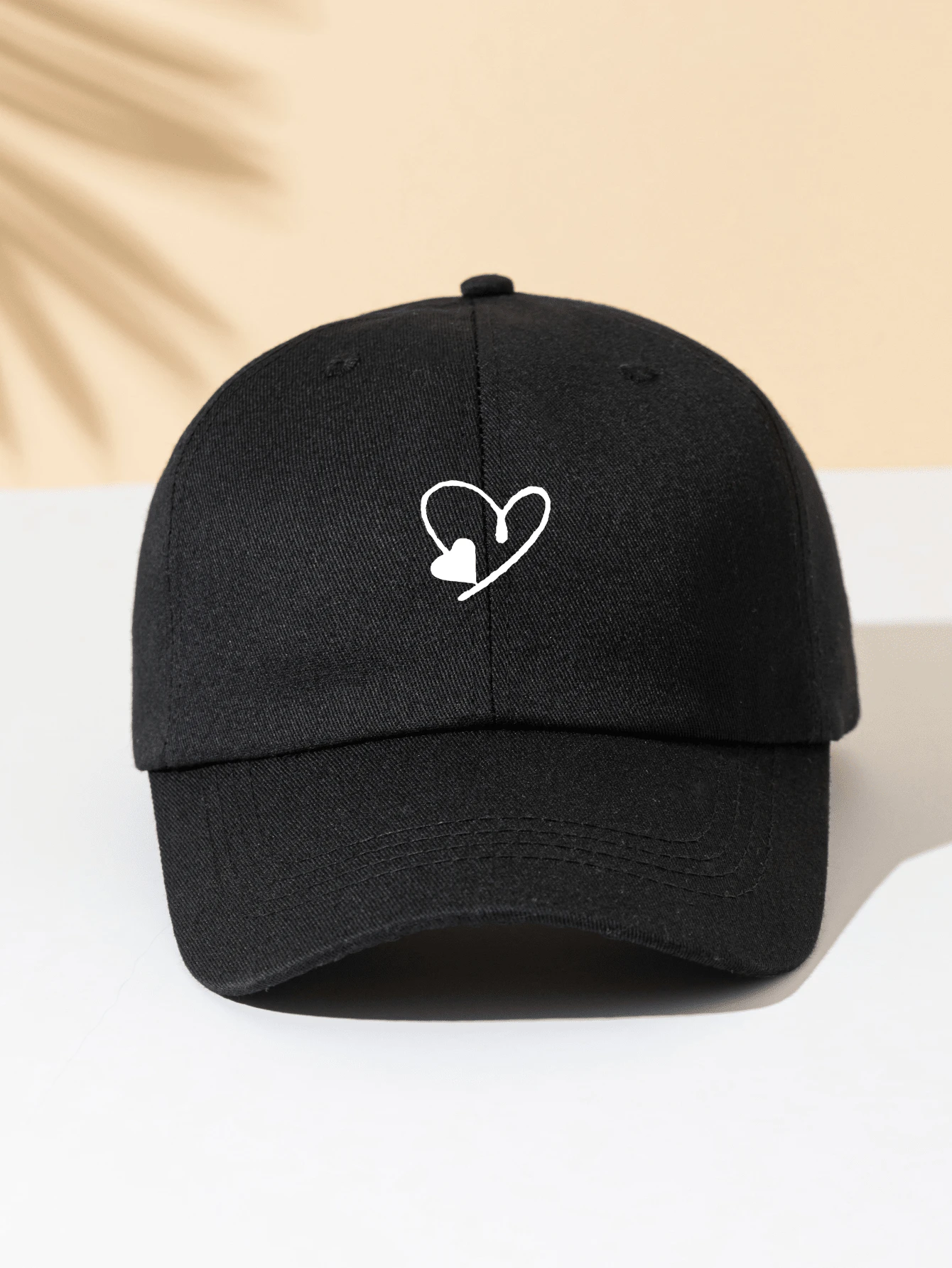 1顶白色棒球帽，饰有两个心形图案，男女通用户外遮阳帽，日常必备单品 - 黑色 - 查看 1