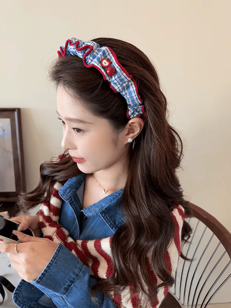 1件蓝白格子红色滚边荷叶边发箍，春夏校园风发饰，适合多种发型