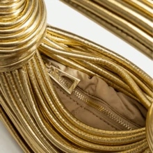 Popular Personalized Woven Handmade Bends And Hitches Packs Ramen Dumplings Clouds Women Hand-Carrying Crossbody Bag,Chic Circular Woven Handle Bag - Metallic Gold Finish, Stylish Party Accessory Hand-Woven Bread Women's Clutch Top Handle Satchel Shoulder Crossbody Creative Noodles Purses Underarm Bag Handbag - 金色 - 查看 5