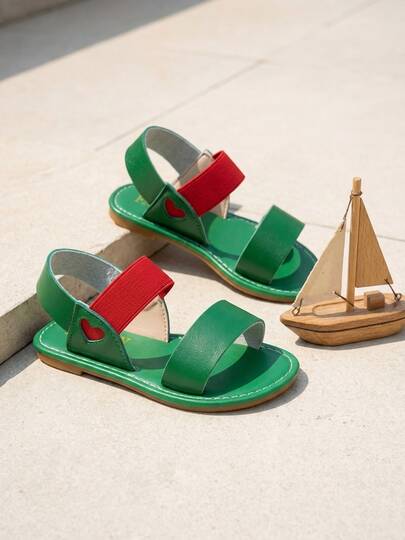 缺货 King 3-12岁儿童清新撞色弹力凉鞋 - 绿色仿皮 + 高弹红色松紧带 + 后系带 - 露趾平底设计 + 同色鞋底，白色醒目线条 - 清新活力复古风 - 适合日常上学/户外运动/短途旅行。春夏外套的完美之选！