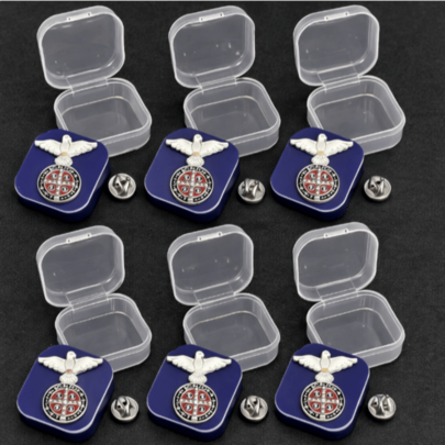 Kit 6 Broche Botton Espirito Santo Com Caixinha + Medalha São Bento