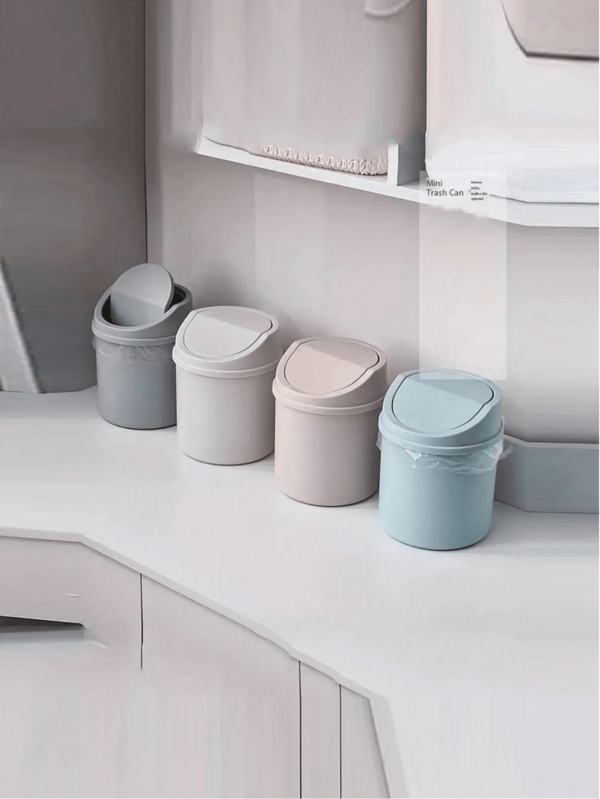 Thùng rác mini, thùng rác nhỏ có nắp đậy, thùng rác để bàn, giỏ đựng giấy vụn bằng nhựa để bàn, thiết kế nắp xoay giúp ngăn mùi hôi, dùng để đựng vỏ trái cây và giấy vụn trên bàn làm việc cho gọn gàng, thích hợp trang trí bàn làm việc tại nhà, bàn cà phê, văn phòng, phòng khách, phòng học.