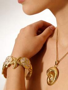 VceTd 一套海洋度假风格首饰套装，采用海洋元素设计，不锈钢材质，适合女性海滩度假、日常生活或通勤佩戴，也可作为节日礼物赠送给亲朋好友。 - 金黃色 - 查看 4