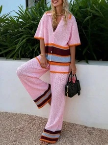 2026春夏新款女士撞色条纹翻领开衫短袖阔腿针织两件套，采用镂空针织面料，这款美式街头风套装散发着活力四射的个性魅力。非常适合海滩度假、休闲放松、海岛之旅和泳池派对，尽显成熟优雅气质。是假日装扮和海滩造型的理想之选。粉色 - 粉色 - 查看 3