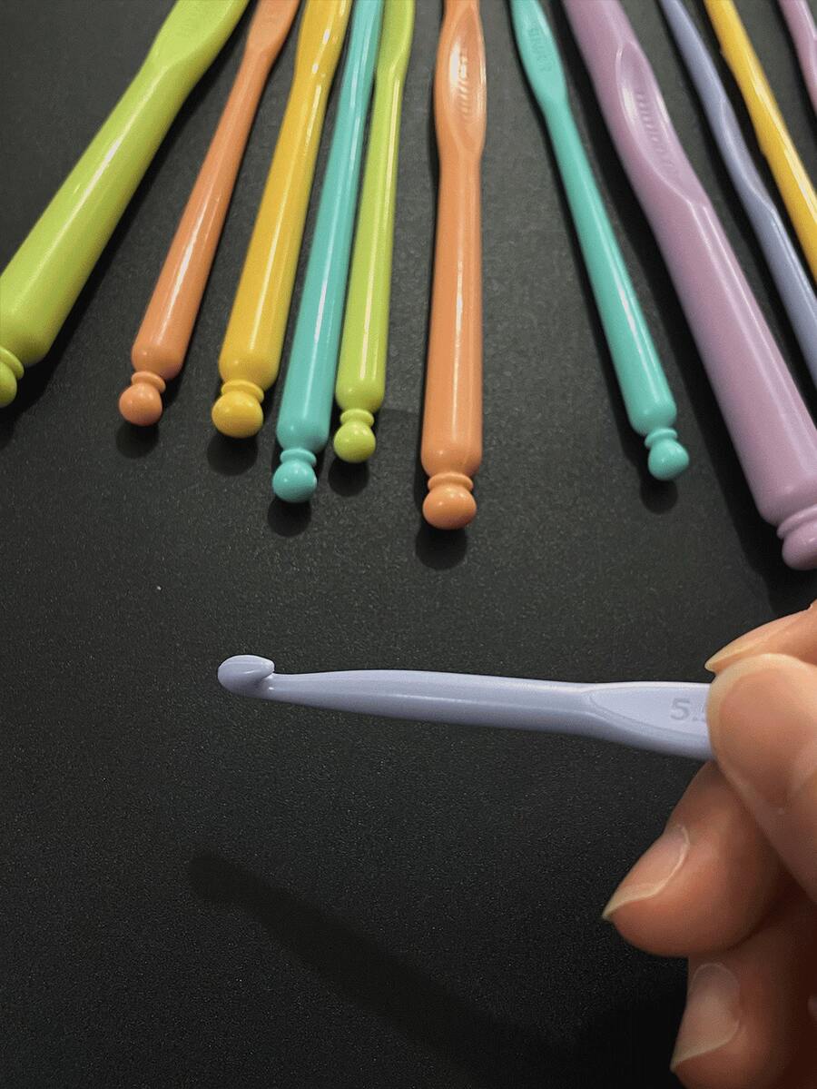 12pcs Macaron Color Plastic Crochet Hook Set, 2.0-10.0mm Colorful Plastic Crochet Hooks, Durable And Non-Deformable, Suitable For DIY Knitting, Crocheting, Doll Crafts - Crochet Hook - View 1