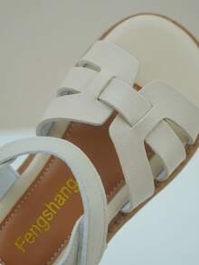Kids Girls Beige Open Toe Sandals, Hollow Strap Design Hook-And-Loop Casual Shoes, Non-Slip Wear-Resistant Sole, Comfortable Padded Insole, Minimalist Retro Style, Perfect For Summer, School, Parties, Casual Daily Wear & Outdoor Activities, Lovely Kids Footwear For Toddlers & Little Girls - 米色 - 查看 4