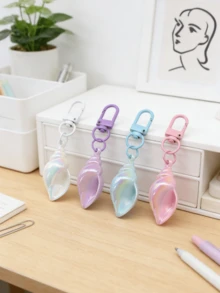Porte-clés léger et mignon en forme de conque pastel, charm de sac en coquillage irisé pour femmes, accessoire de voyage parfait pour les sacs et les voitures, cadeau d'anniversaire ou de fête idéal pour les amis et la famille, accessoire de sac kawaii avec porte-carte d'identité et sac de rangement pour pièces de voiture, cadeaux pour la mère, le père, la remise des diplômes et l'enseignant - Conque bleue - Voir 5