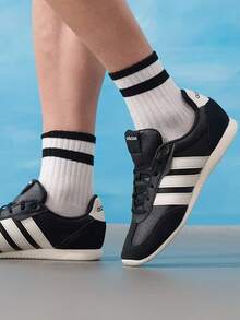 Giày tập luyện adidas Barreda Lo Comfortable Fit German, Unisex, Màu đen - màu đen - Xem 1