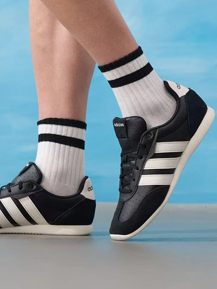 Giày tập luyện adidas Barreda Lo Comfortable Fit German, Unisex, Màu đen - màu đen - Xem 1