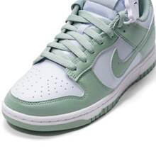 Nike 女款 Dunk 舒适柔软休闲百搭日常低帮运动鞋，白色和绿色 - 白綠色 - 查看 7